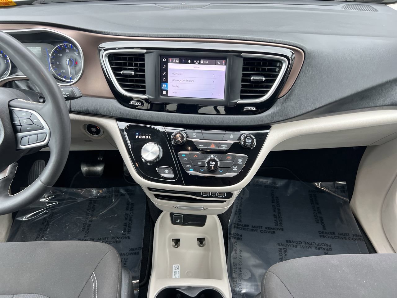 2022 Chrysler Voyager LX photo 14