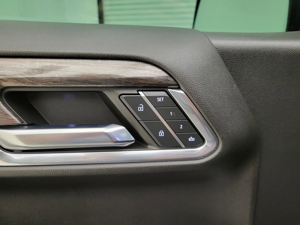 2023 Chevrolet Silverado 1500 LTZ photo 3