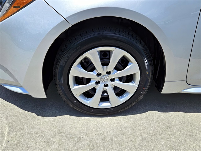 2022 Toyota Corolla LE photo 11