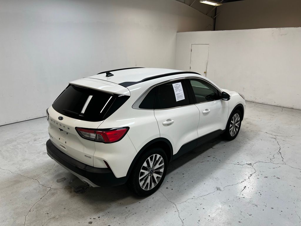 2022 Ford Escape Titanium photo 2