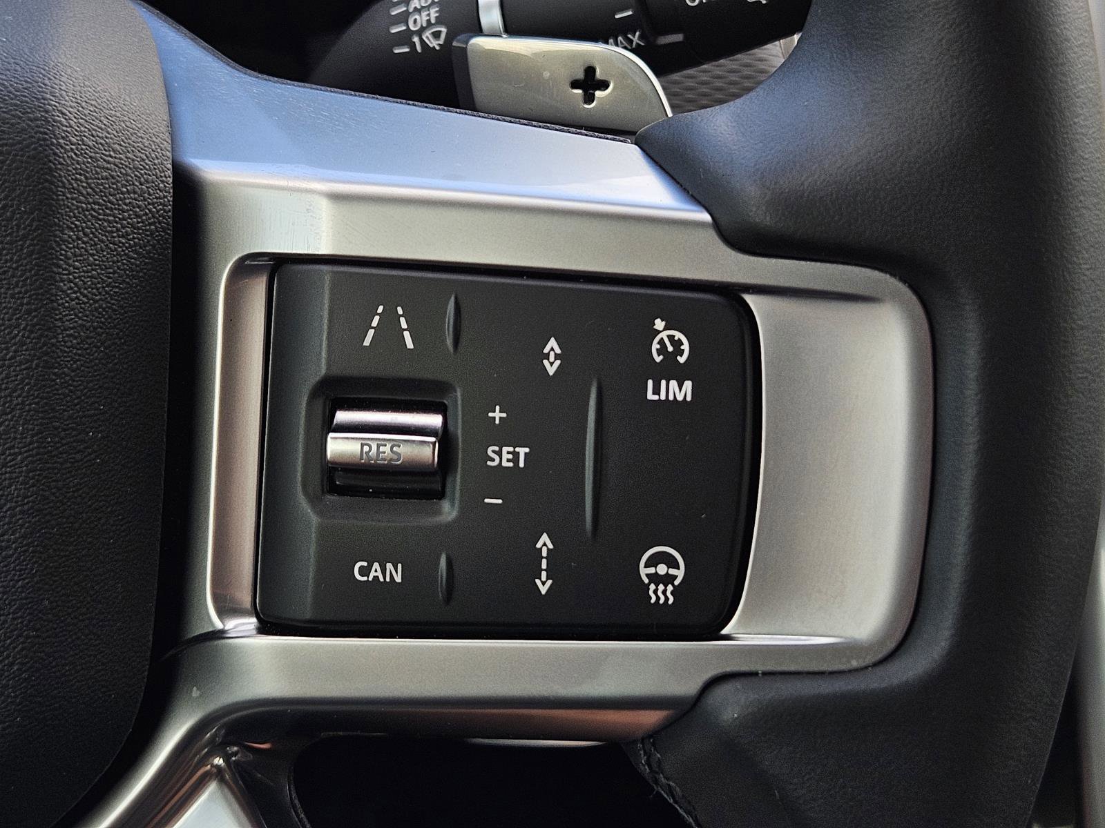 2025 Land Rover Discovery P360 Dynamic SE photo 18
