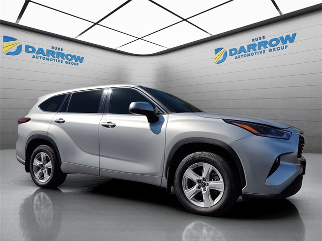 2021 Toyota Highlander LE photo 3