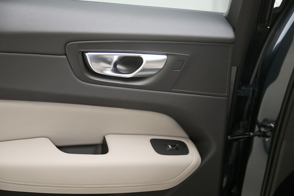 2026 VOLVO XC60 - Image 20
