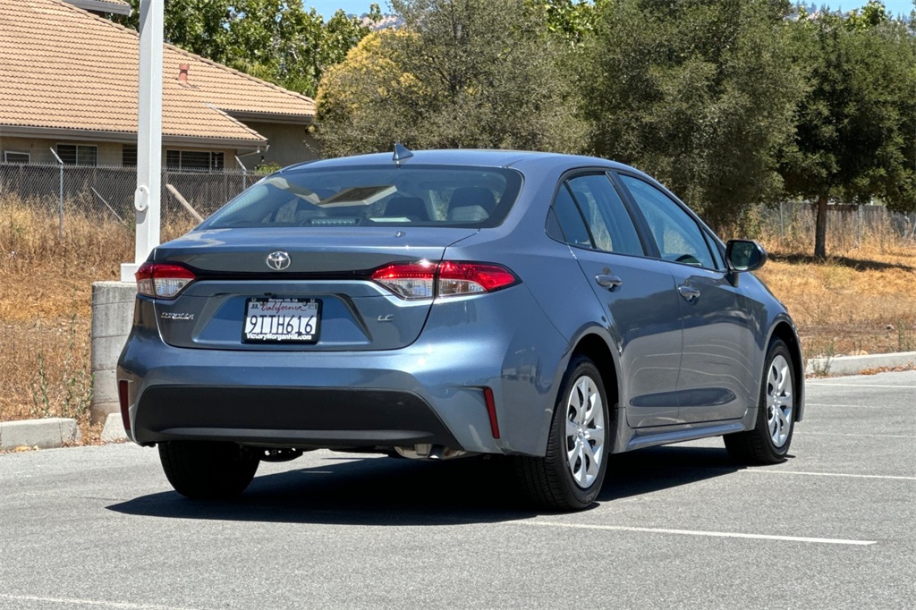 2025 Toyota Corolla LE photo 3