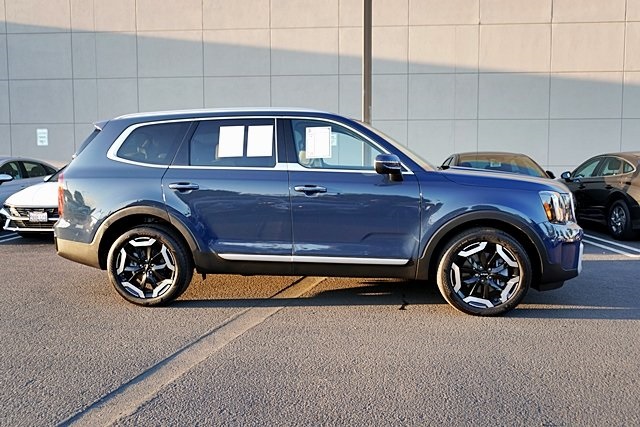 2025 Kia Telluride S photo 5