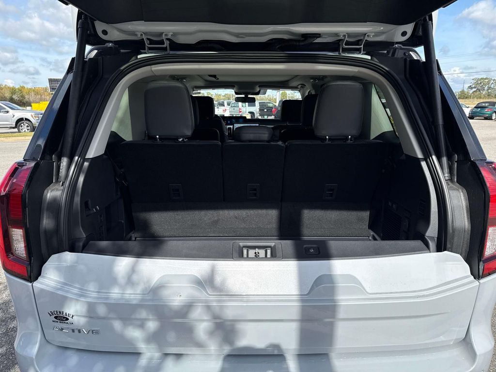 2025 Ford Expedition photo 4