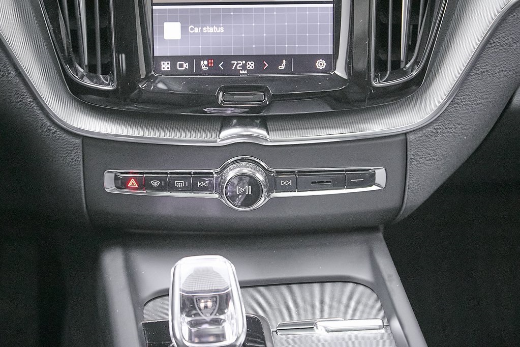 2025 VOLVO XC60 - Image 32