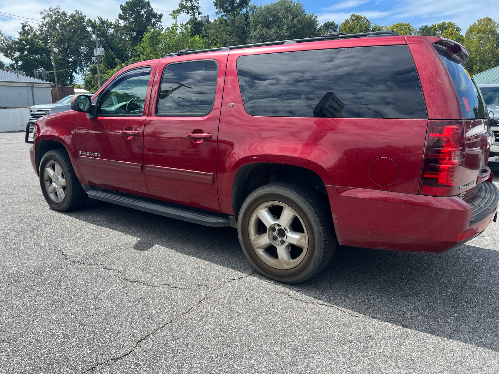 2014 Chevrolet Suburban LT photo 2