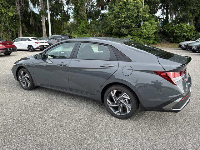 2025 Hyundai Elantra SEL Sport photo 3