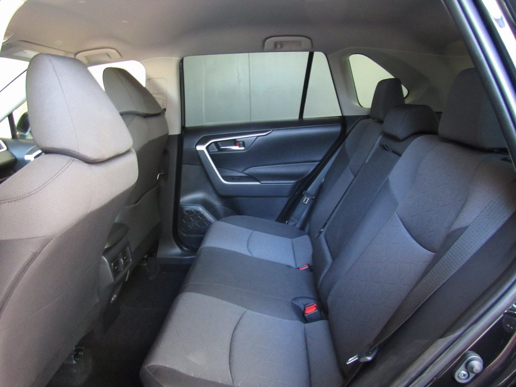 2025 Toyota RAV4 Hybrid XLE photo 16