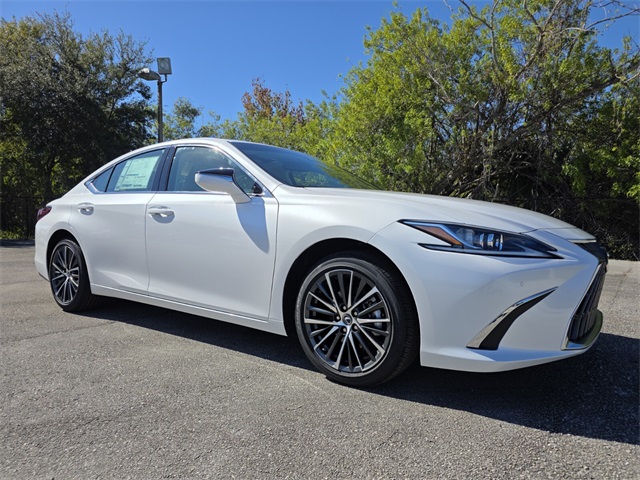 2025 Lexus ES 350's photo