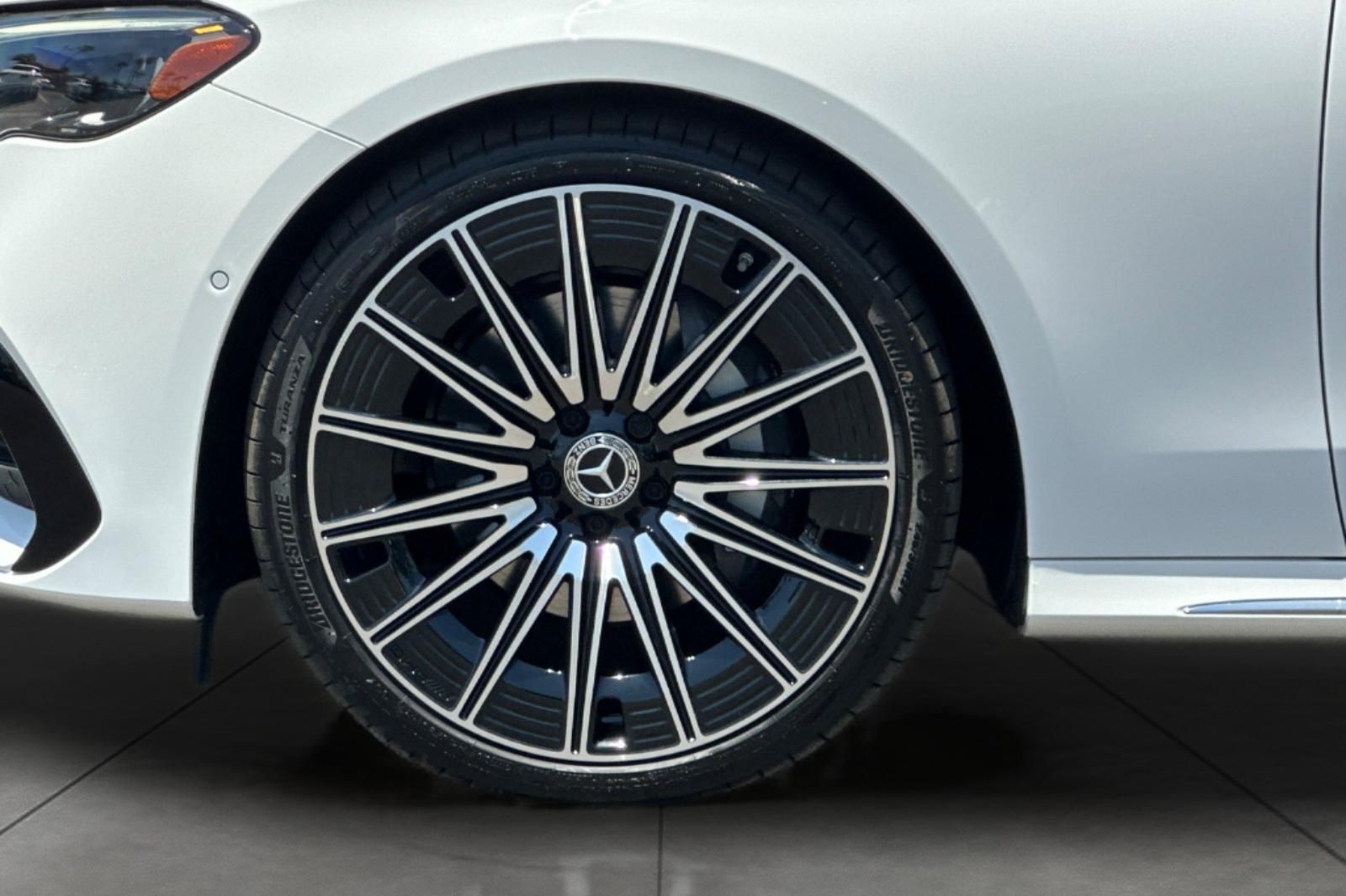2025 Mercedes Benz E 350 Sedan photo 4