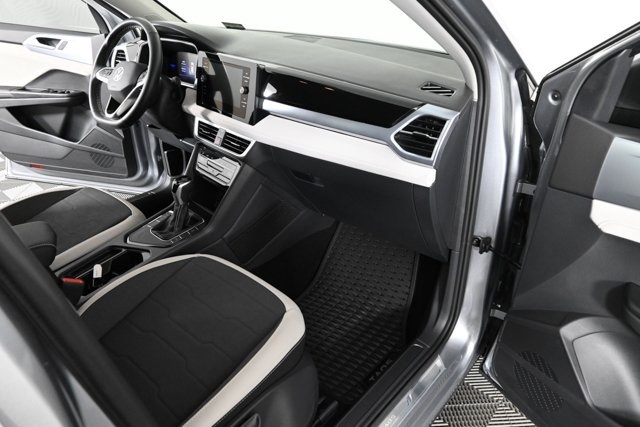 2025 Volkswagen Taos SE photo 4
