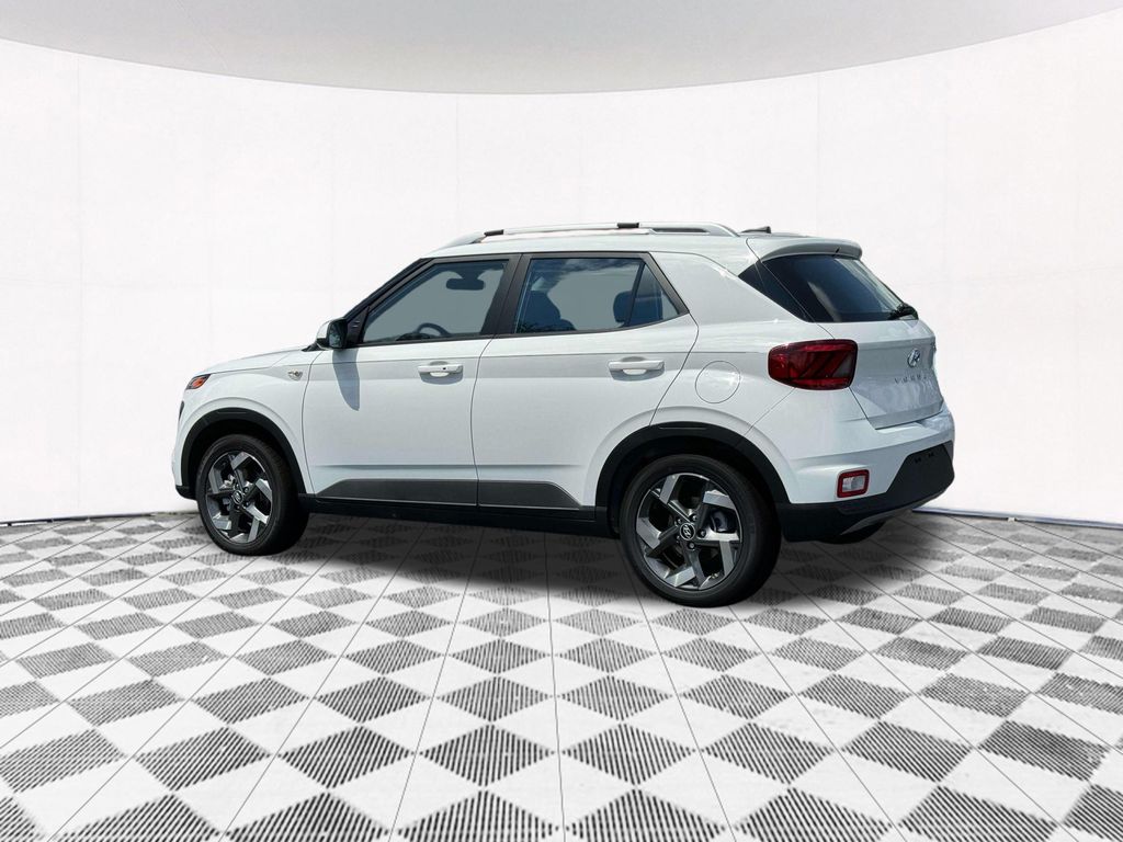 2025 Hyundai Venue SEL photo 2