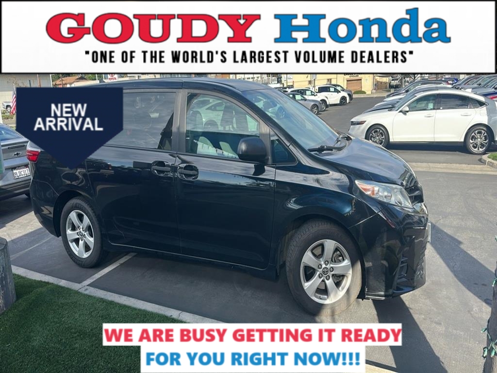 2020 Toyota Sienna L photo 2