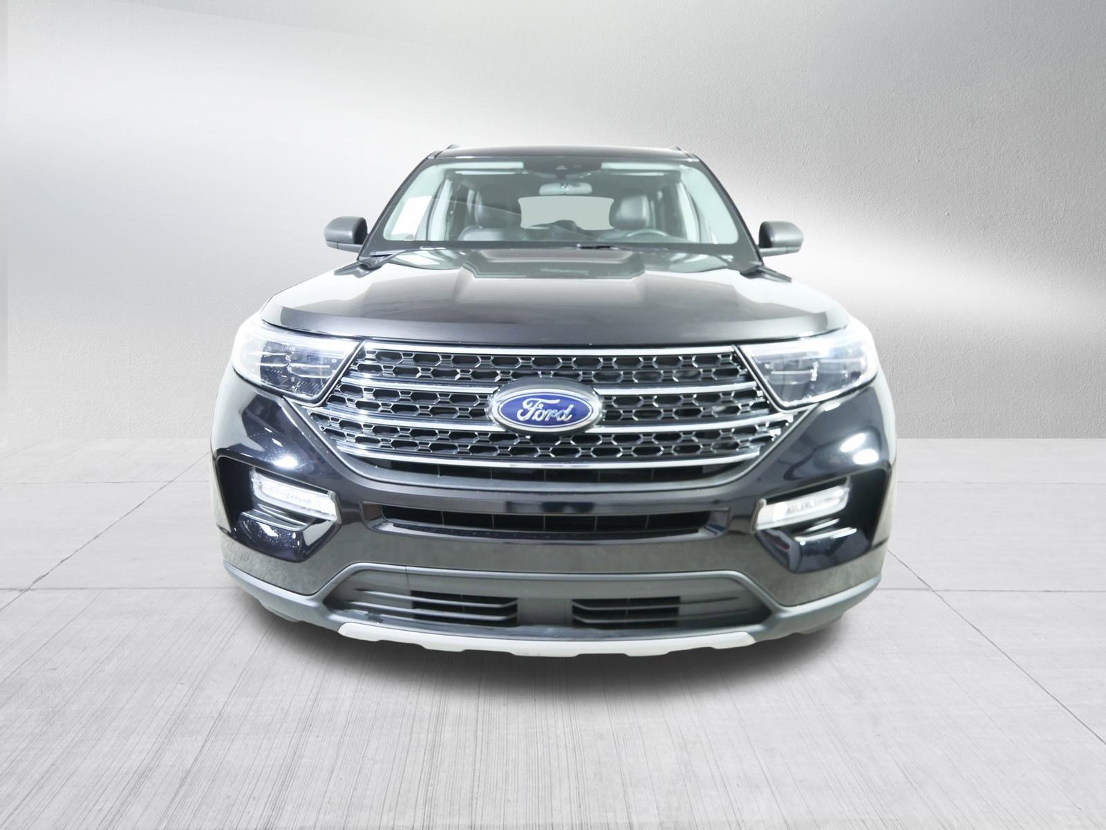 2023 Ford Explorer XLT photo 2