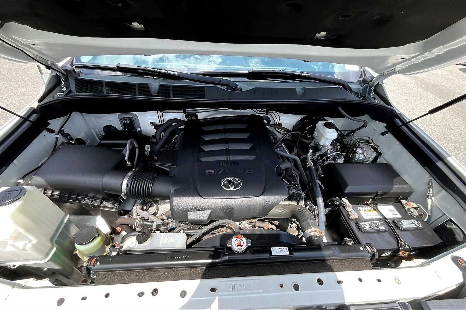 2018 Toyota Tundra SR5 CrewMax photo 28