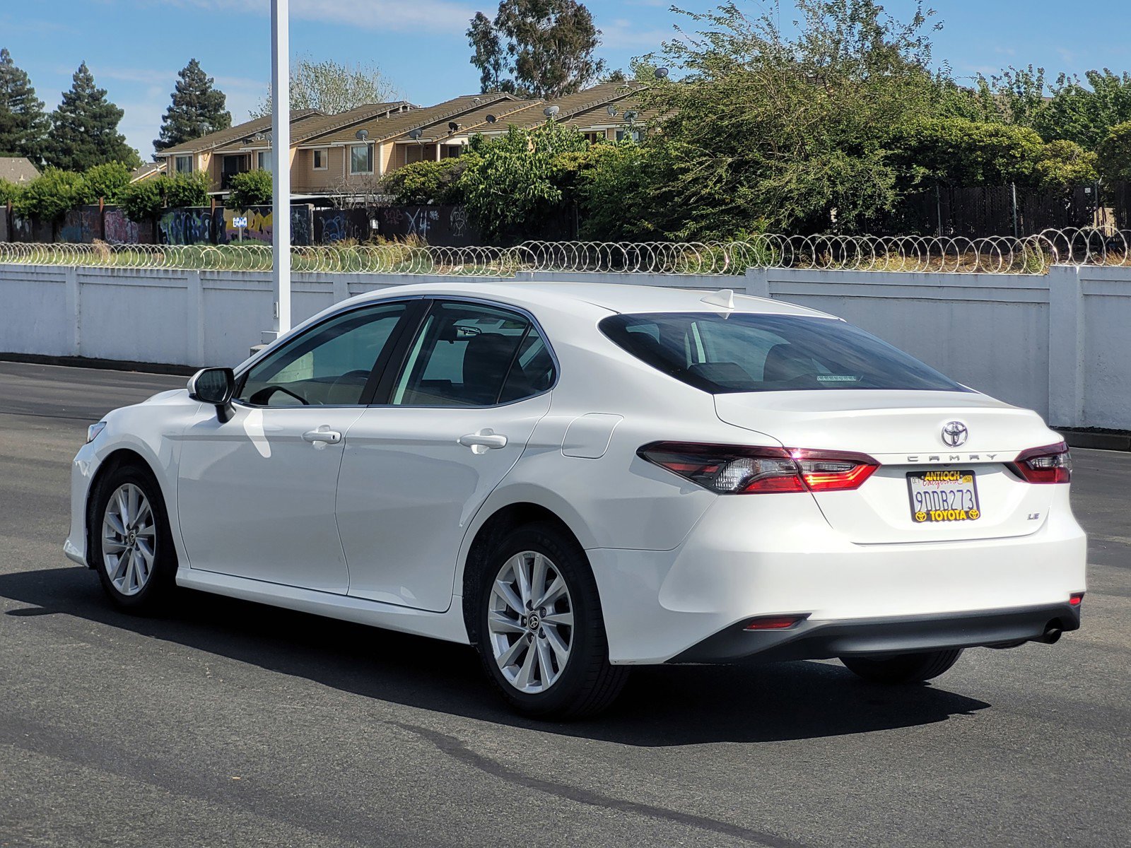 2023 Toyota Camry LE photo 4