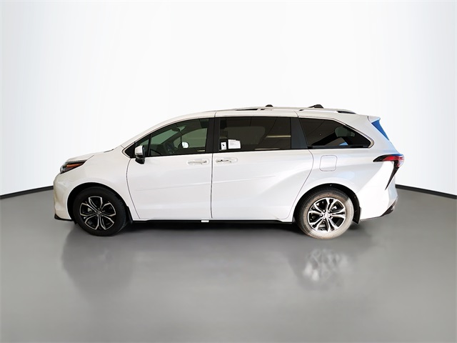 2025 Toyota Sienna Platinum photo 3