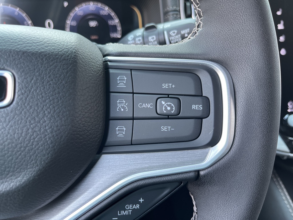 2025 Jeep Wagoneer L Carbide photo 45