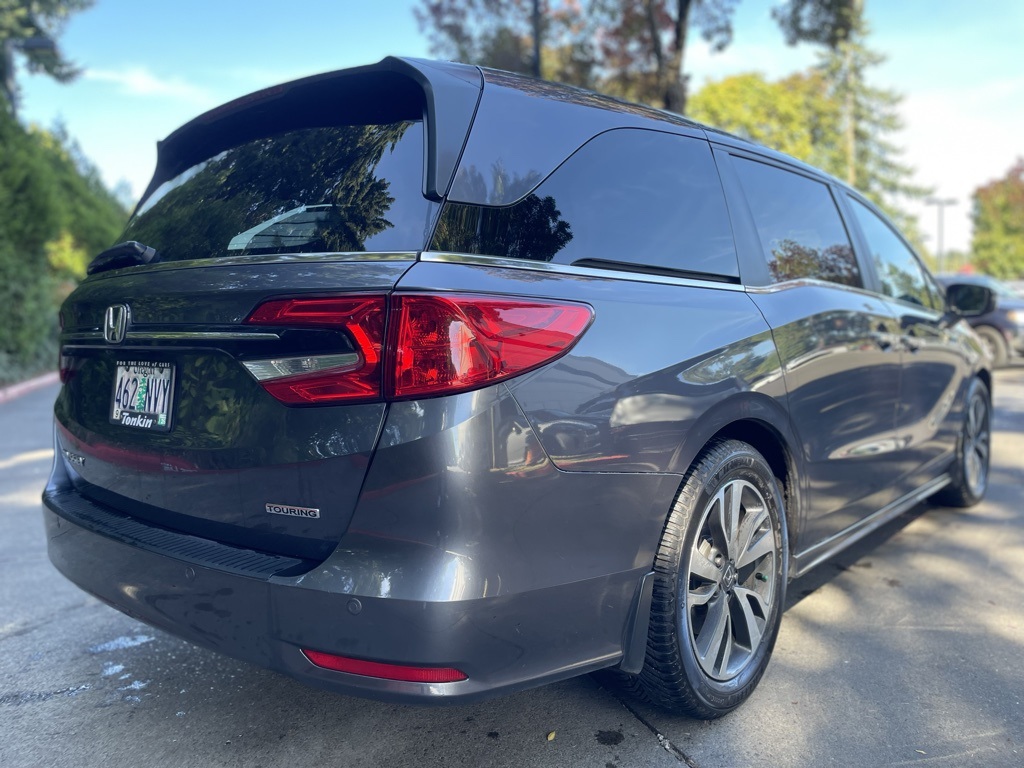 2021 Honda Odyssey Touring photo 2