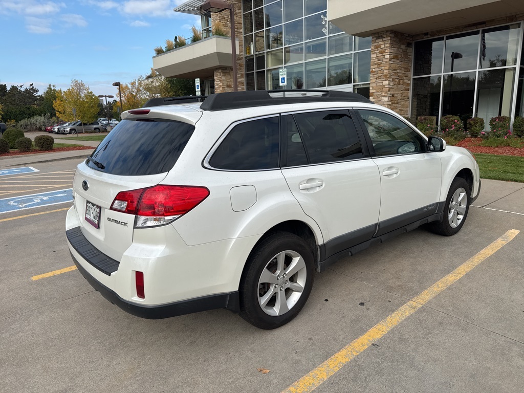 2013 Subaru Outback 2.5i Premium photo 3