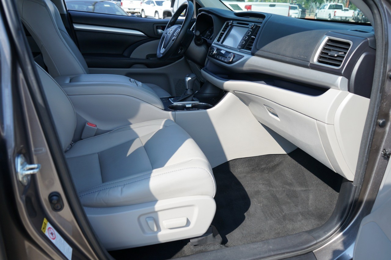 2017 Toyota Highlander SE XLE photo 12