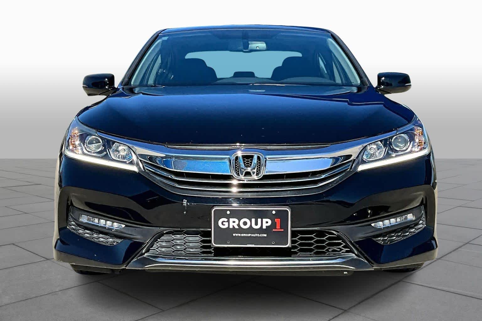 2017 Honda Accord EX-L photo 3