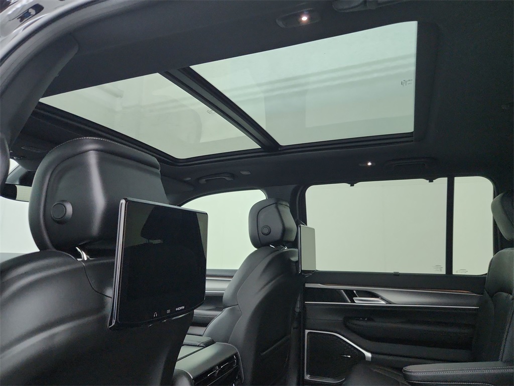 2025 Jeep Wagoneer L Series II photo 27