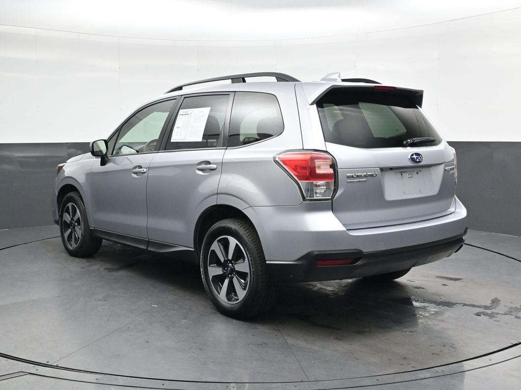 2017 Subaru Forester 2.5i Premium photo 4