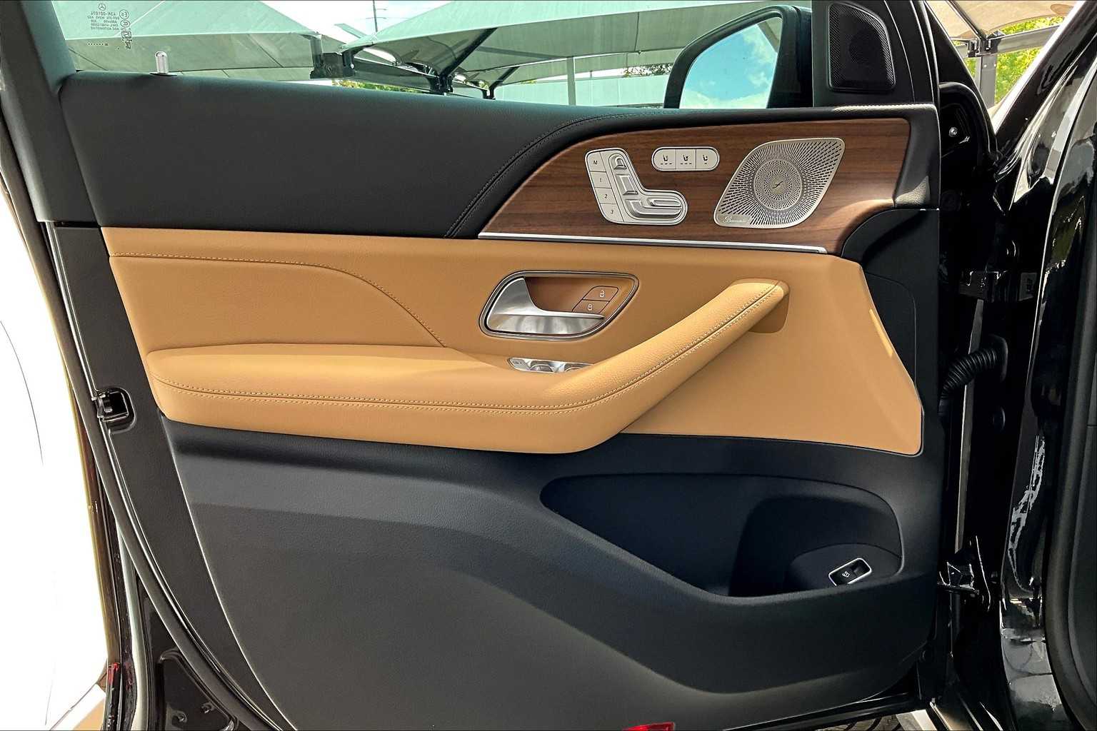 2026 Mercedes Benz GLS 450 4MATIC photo 14