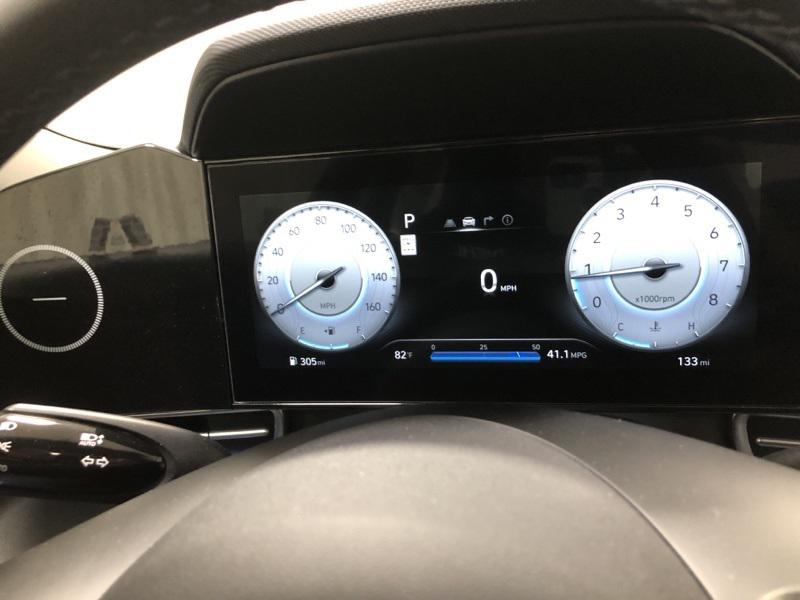 2025 Hyundai Elantra SEL Convenience photo 23