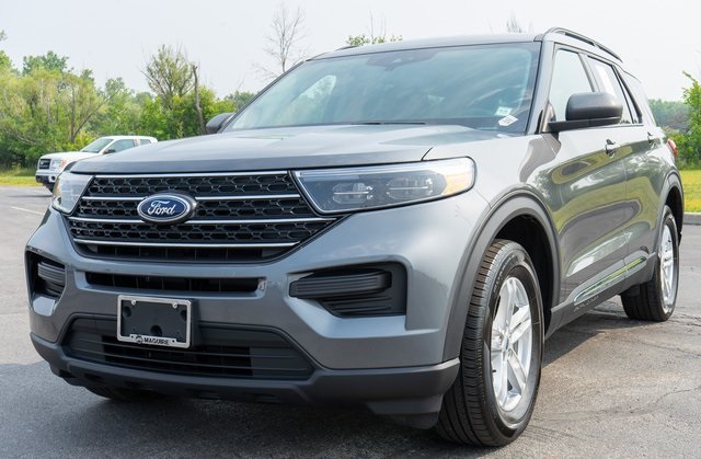 2023 Ford Explorer XLT photo 2