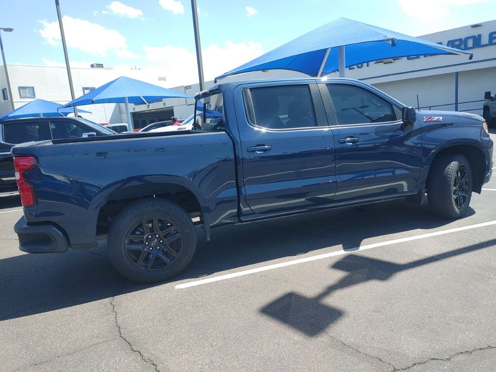 2023 Chevrolet Silverado 1500 RST photo 3