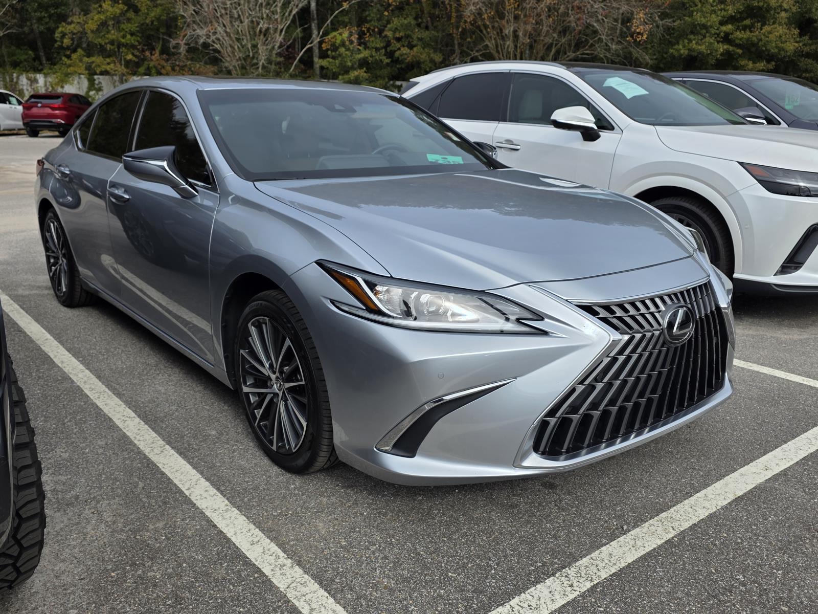 2023 Lexus ES 350's photo