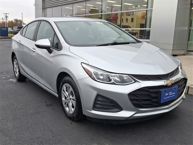 2019 Chevrolet Cruze LS photo 2