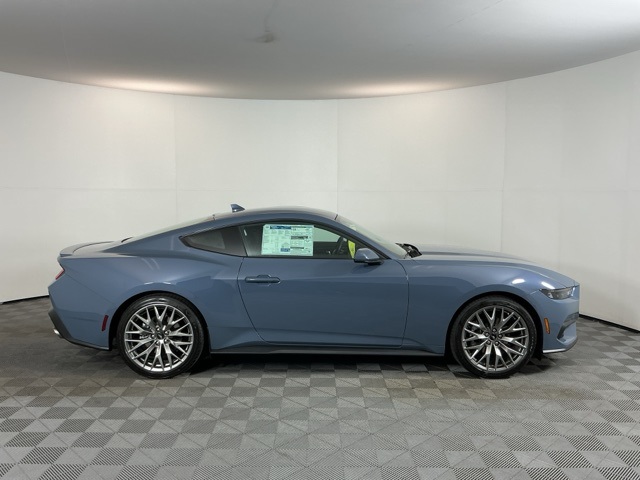 2025 Ford Mustang EcoBoost Premium photo 4