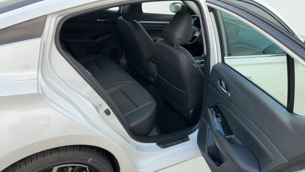 2025 Nissan Altima 2.5 SR photo 17