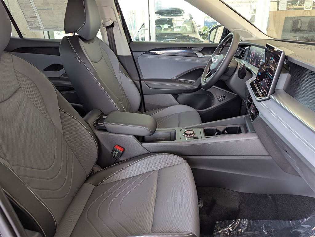 2025 Volkswagen Tiguan SE photo 16