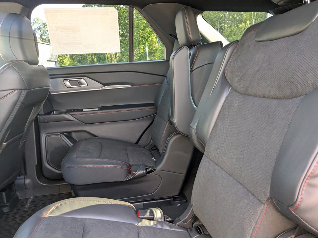 2025 Ford Explorer ST photo 15