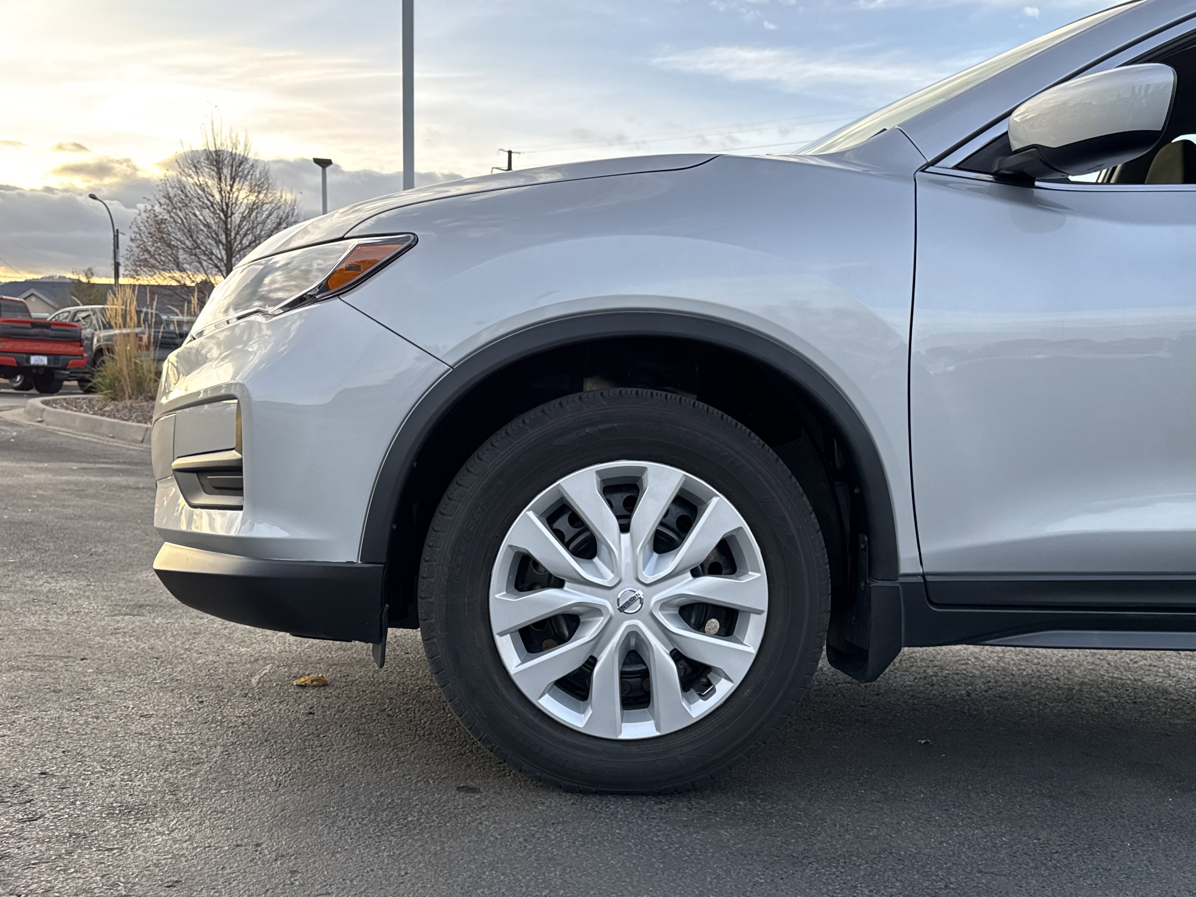 2018 Nissan Rogue S photo 3