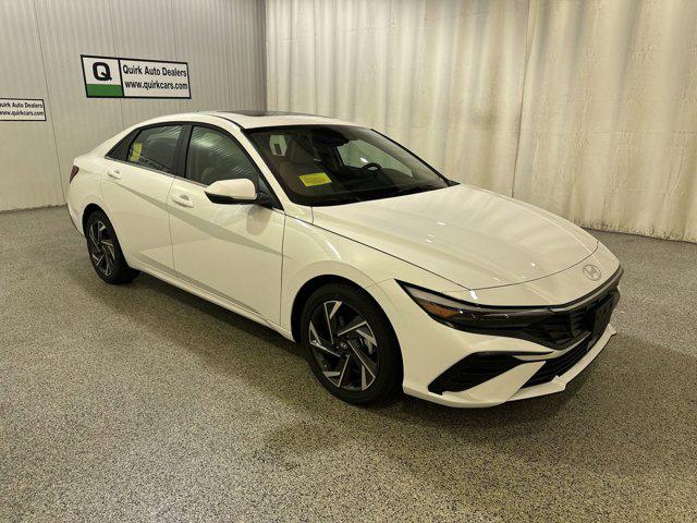 2025 Hyundai Elantra Limited photo 3