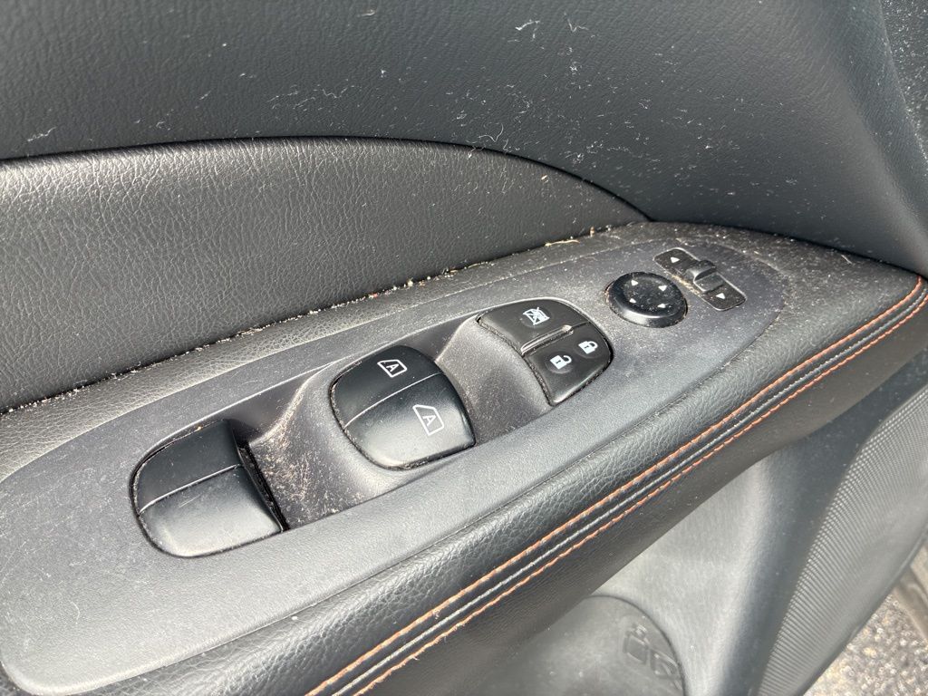 2020 Nissan Pathfinder SL photo 11