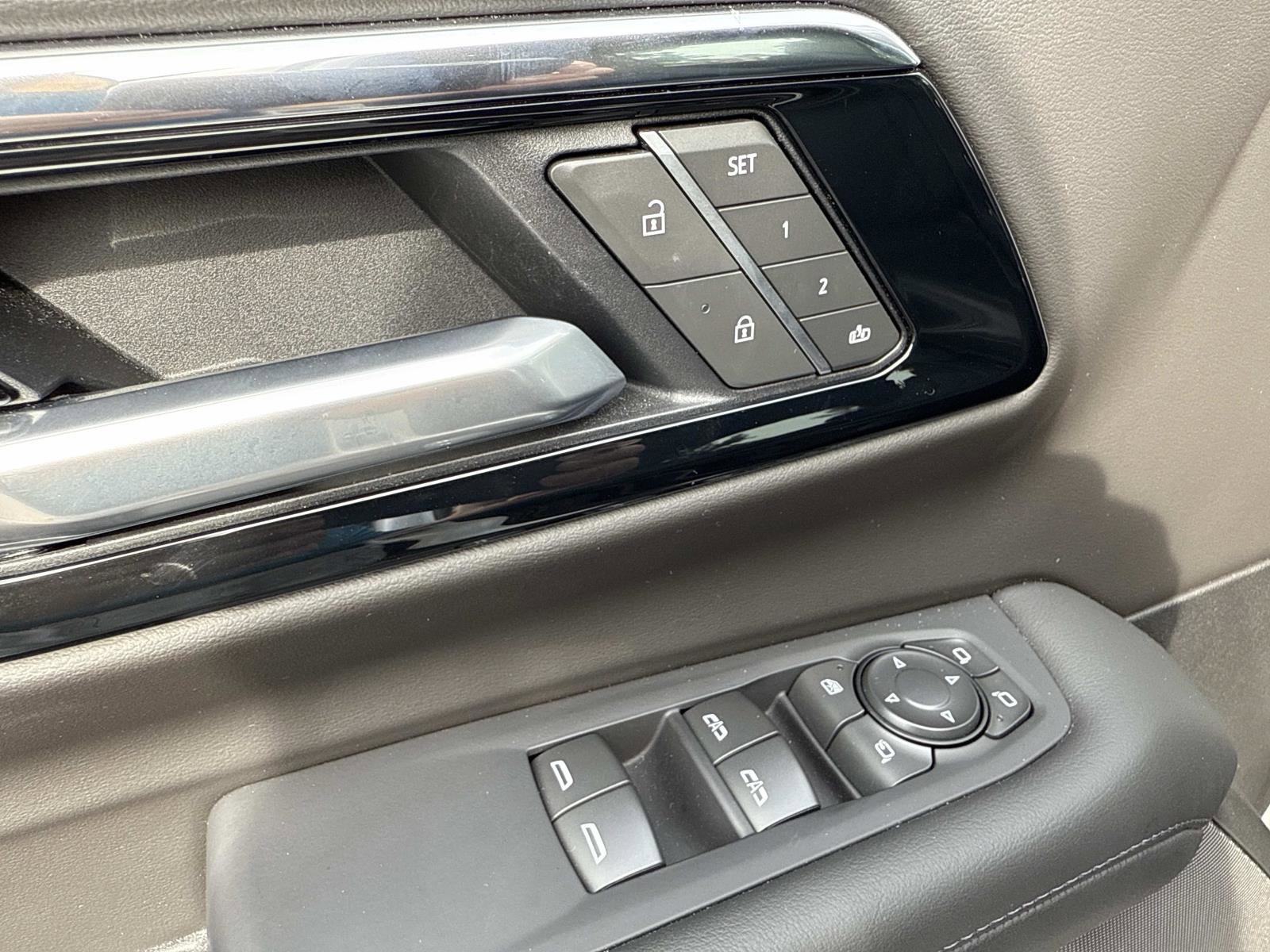 2025 Chevrolet Suburban Z71 photo 18