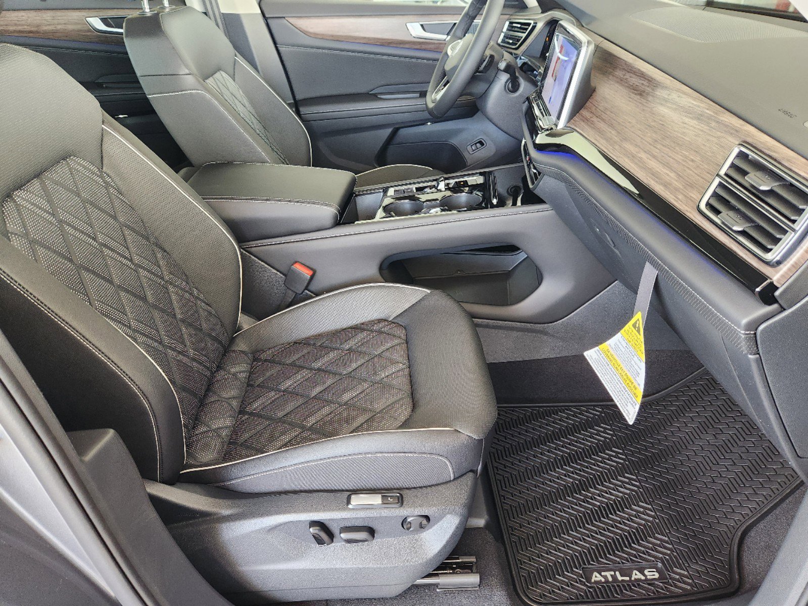 2025 Volkswagen Atlas SEL Premium R-Line photo 12