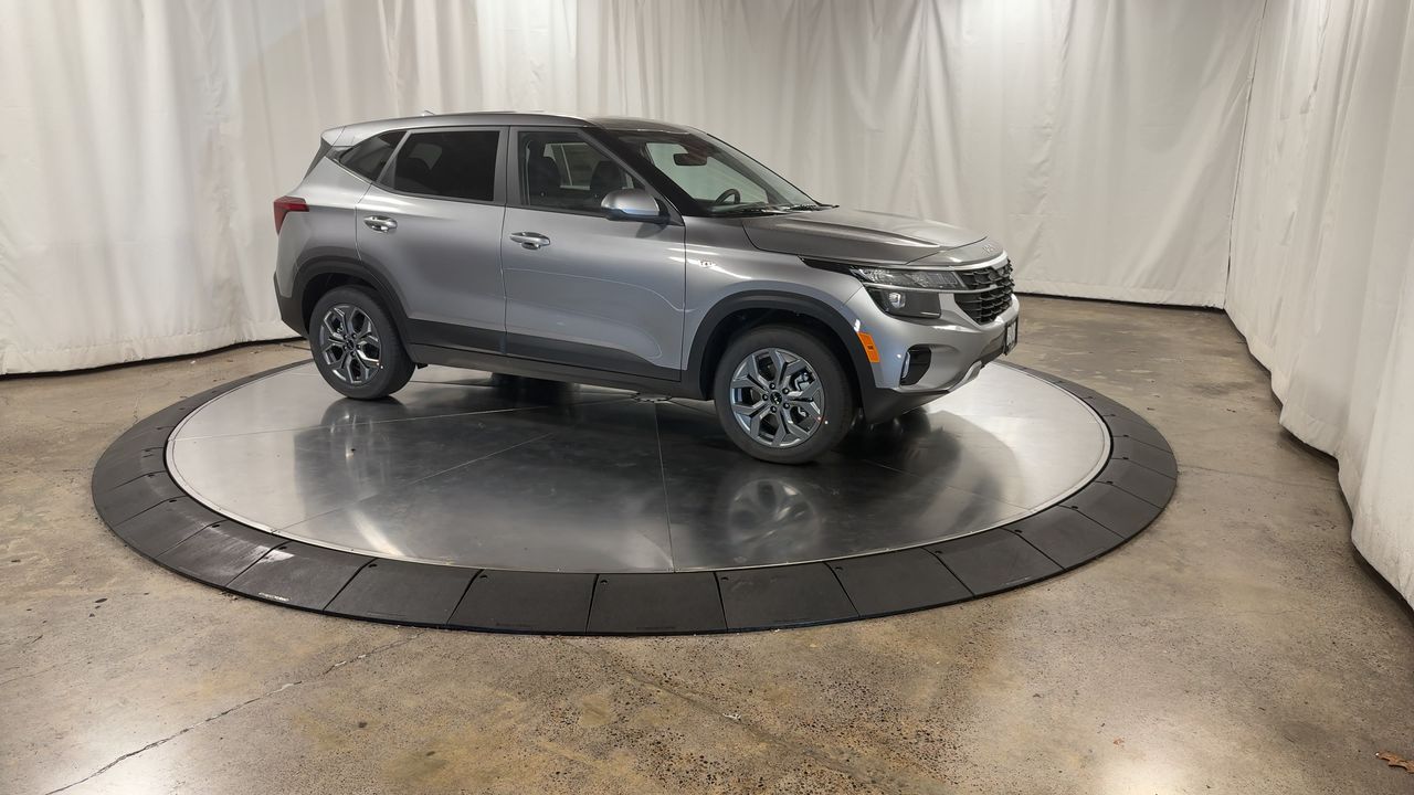 2026 Kia Seltos LX photo 2
