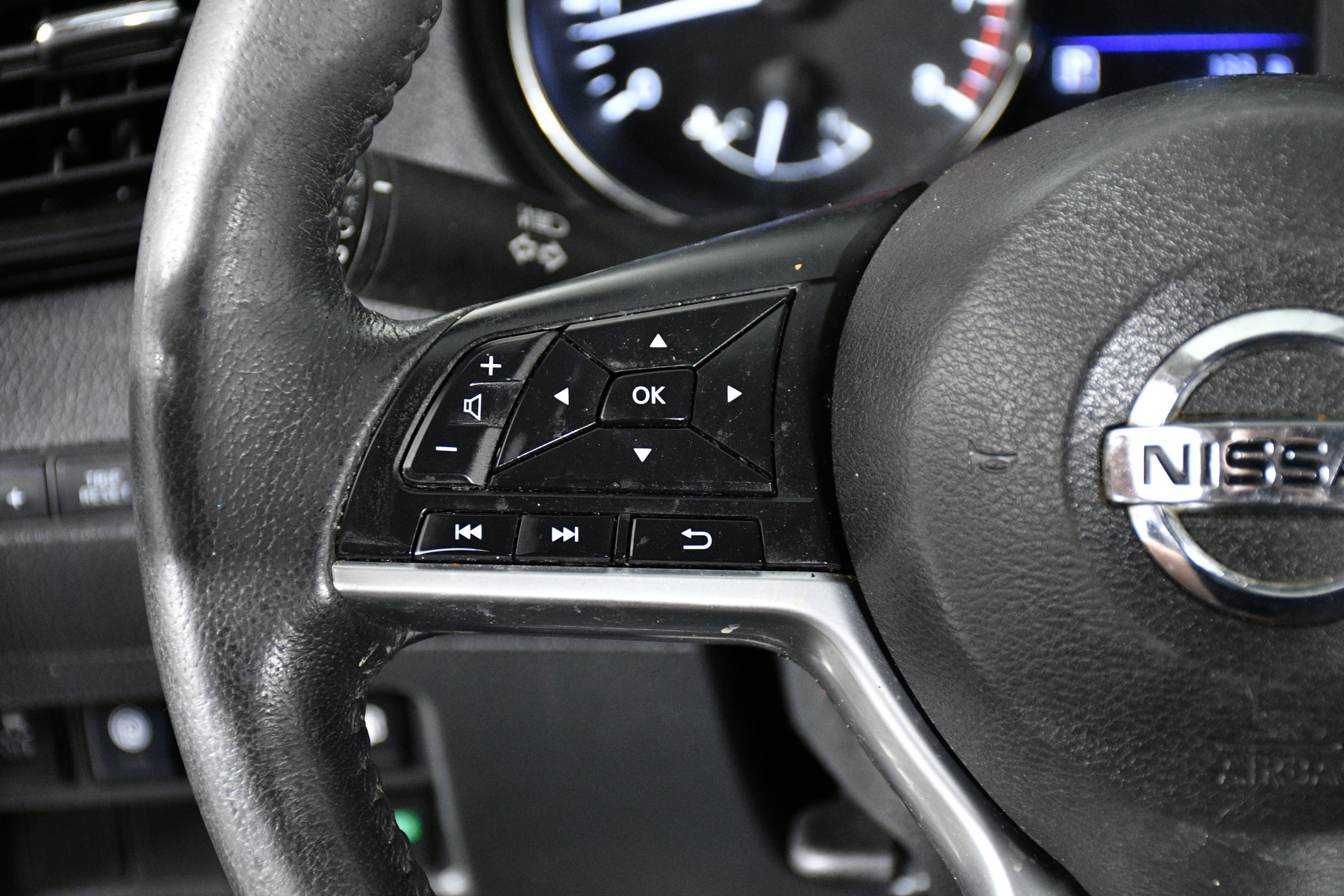 2020 Nissan Rogue SV photo 8