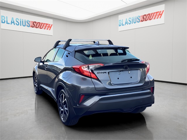 2022 Toyota C-HR XLE photo 5