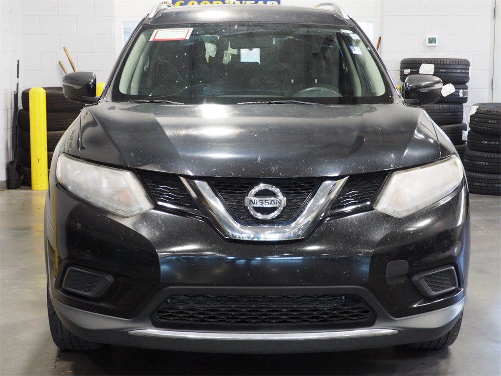 2016 Nissan Rogue SV photo 2