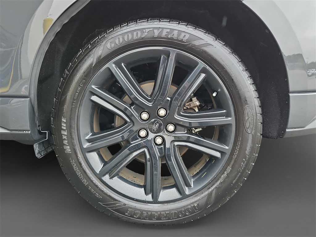 2021 Ford Edge ST photo 4